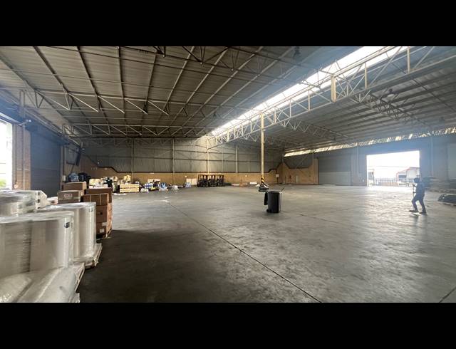 1,850M² WAREHOUSE FOR SALE IN SPARTAN
